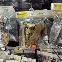 【ガンプラ】こんな謎の金ジムでも買い取ってくれるんだな…のイメージ