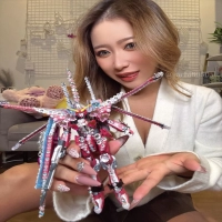 【画像】ギャルってガンプラにハマるとデコりがちだよねのイメージ