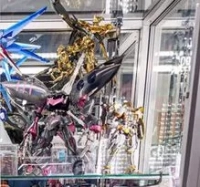 【ガンプラ】クリアキットの内部を地道に塗るとこうなるのイメージ